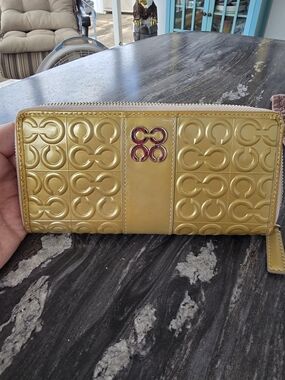 Coach EUC Gold Patent Leather Logo Zip Wallet 8x4